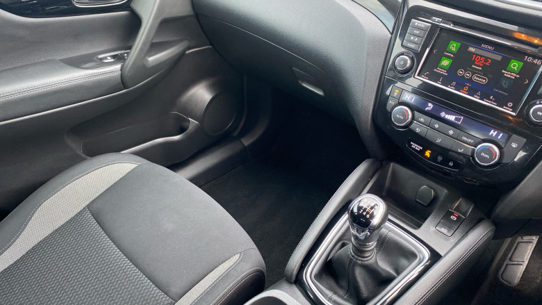 Nissan Qashqai 1.3 DiG-T Acenta Premium 5dr Petrol Hatchback